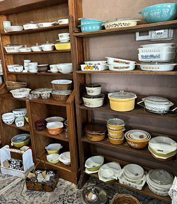 Vintage Pyrex, Crocks, Pottery